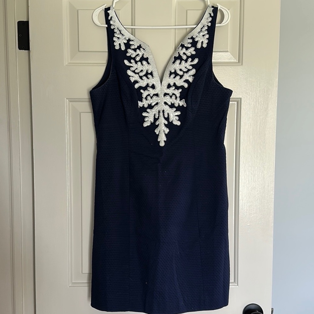 EUC Lilly Pulitzer Navy White Beaded Coral
Gabby Shift Dress